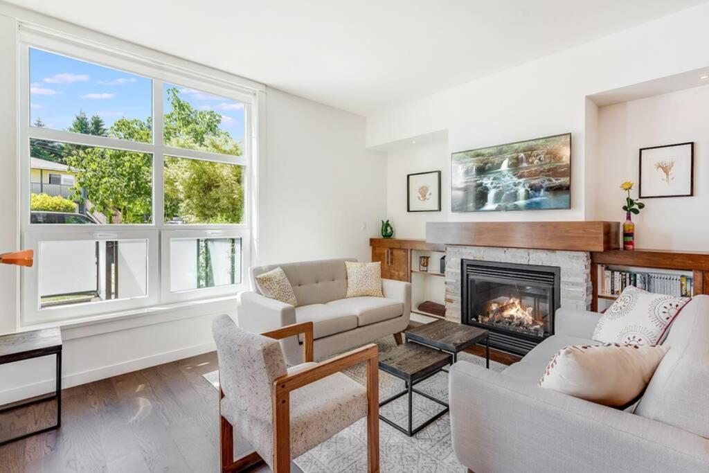 Cedar Hill Sunlit Stay - Bright Spacious & Modern ビクトリア エクステリア 写真
