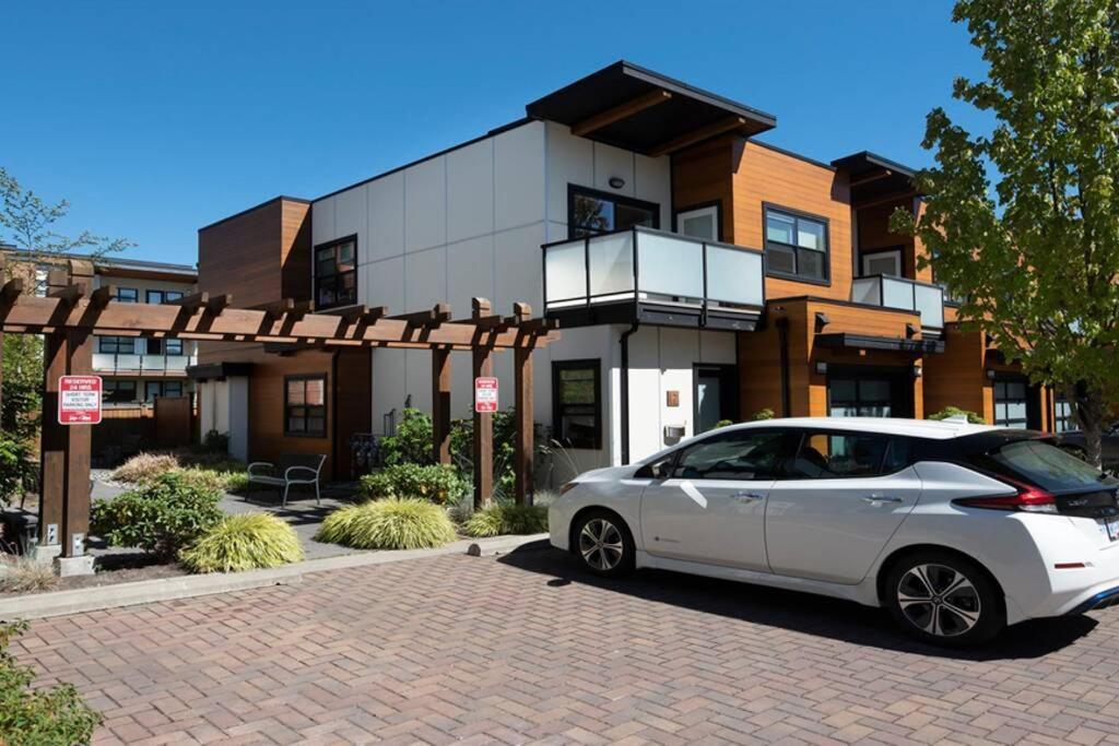 Cedar Hill Sunlit Stay - Bright Spacious & Modern ビクトリア エクステリア 写真